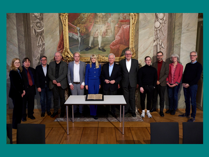 Podiumsdiskussion 2 (vergrößerte Bildansicht wird geöffnet)