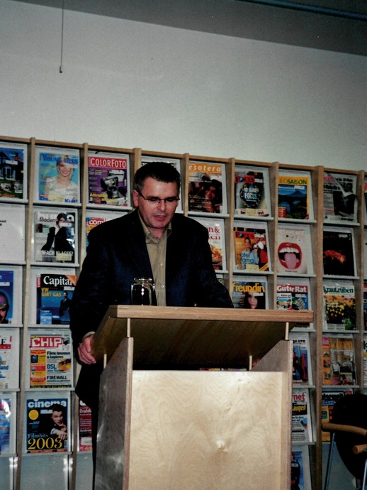 Christoph Knüppel während der Eröffnung der Ausstellung über Katherine Allfrey. (vergrößerte Bildansicht wird geöffnet)